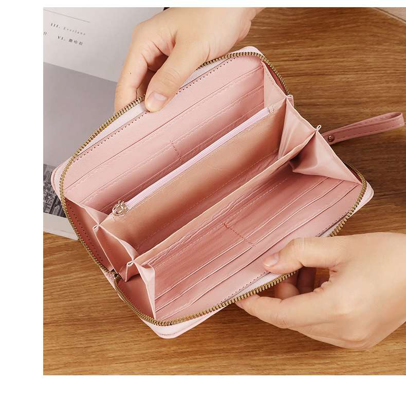 シンプルロゴのジップ式長財布