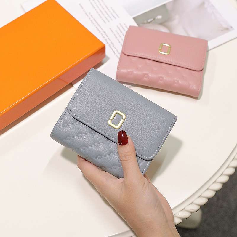 グレイッシュカラーの二つ折りミニ財布