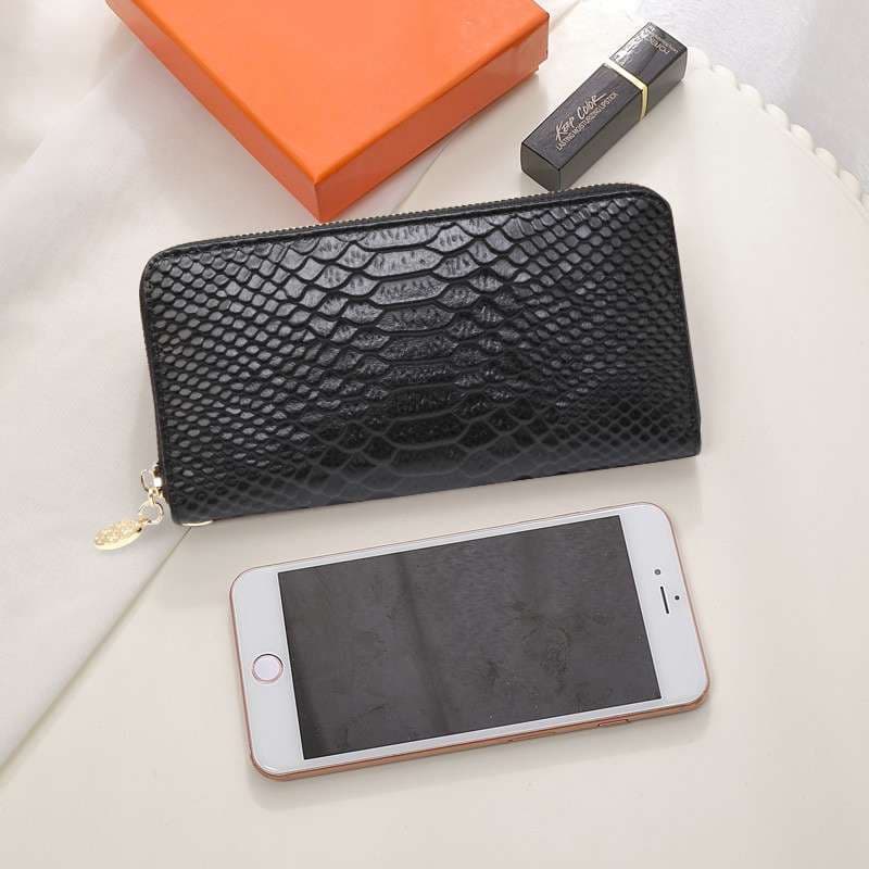 艶出しクロコダイル柄長財布