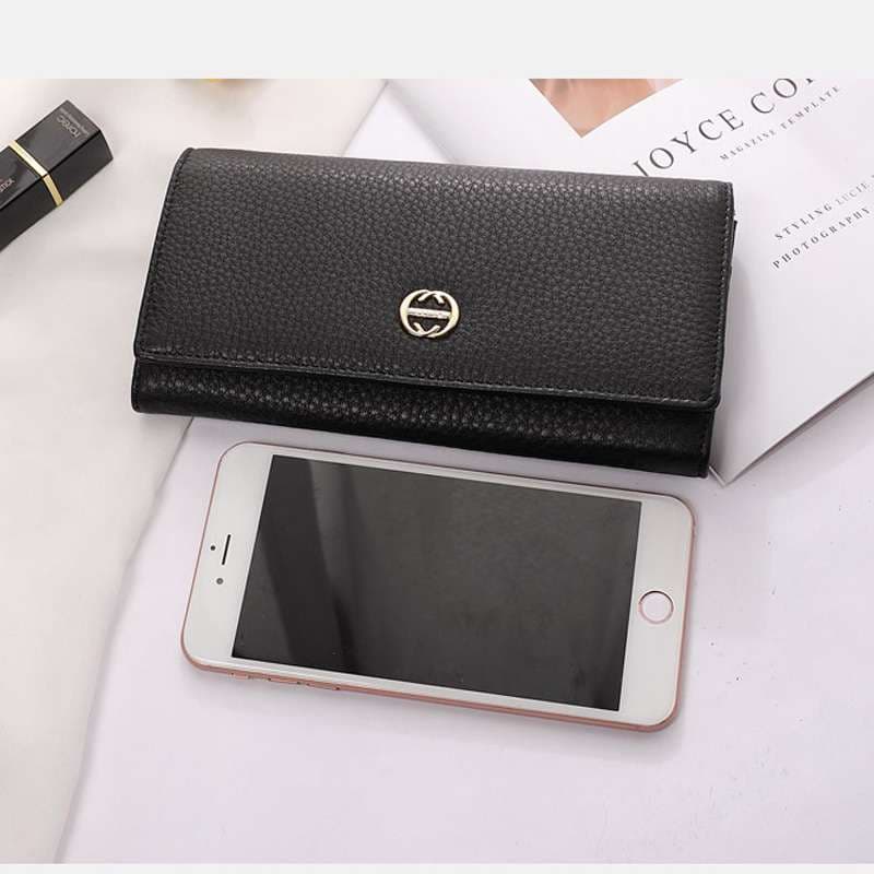 ブランドロゴ付き高級長財布