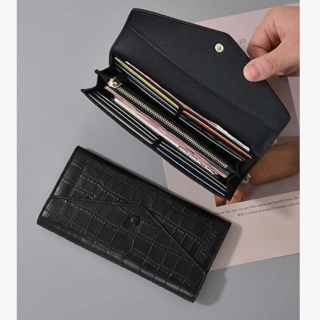 クロコ型押しレター型長財布