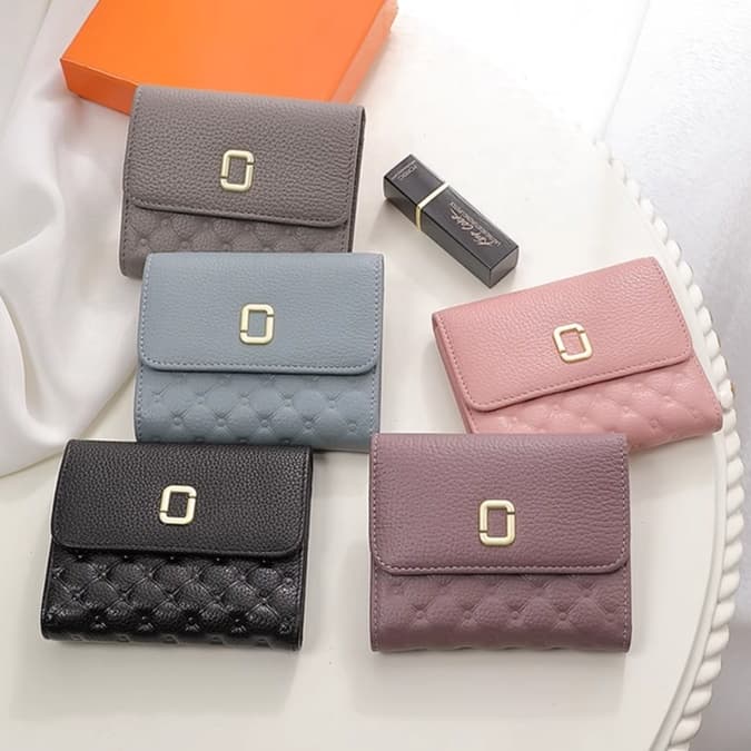 グレイッシュカラーの二つ折りミニ財布