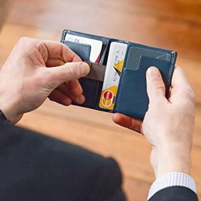 スリムボディ本革二つ折り財布