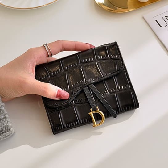 クロコダイル型押しコンパクト財布