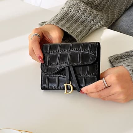 クロコダイル型押しコンパクト財布