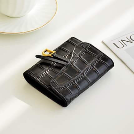 クロコダイル型押しコンパクト財布