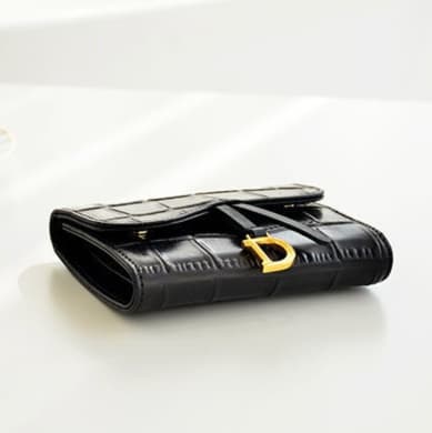 クロコダイル型押しコンパクト財布