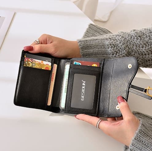 クロコダイル型押しコンパクト財布