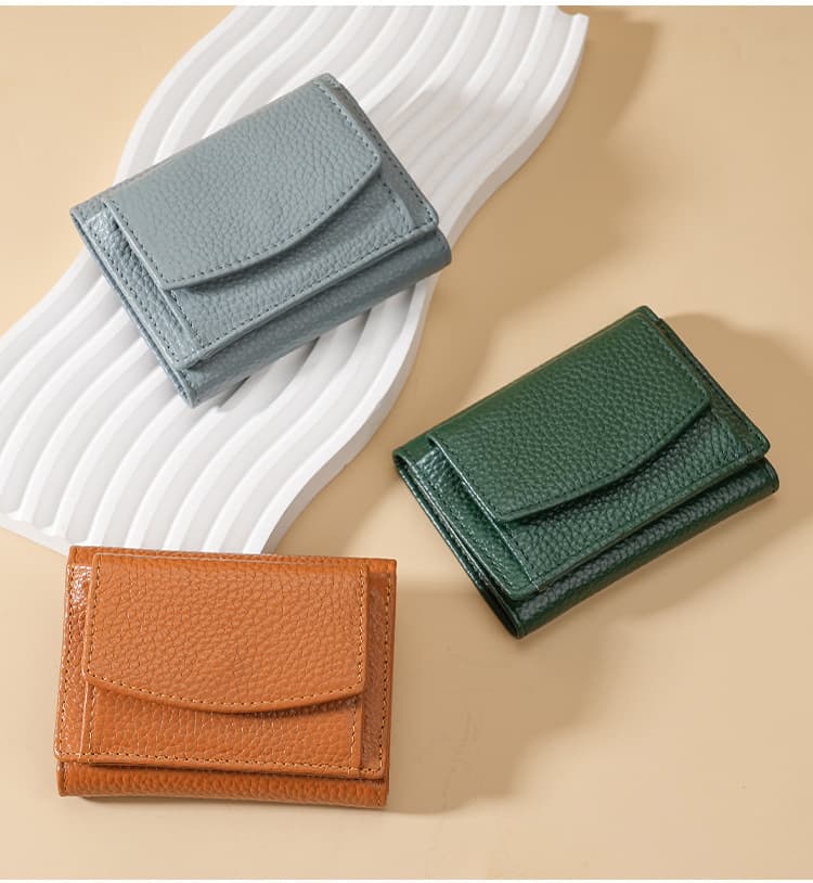 三つ折りラクラク収納ウォレット