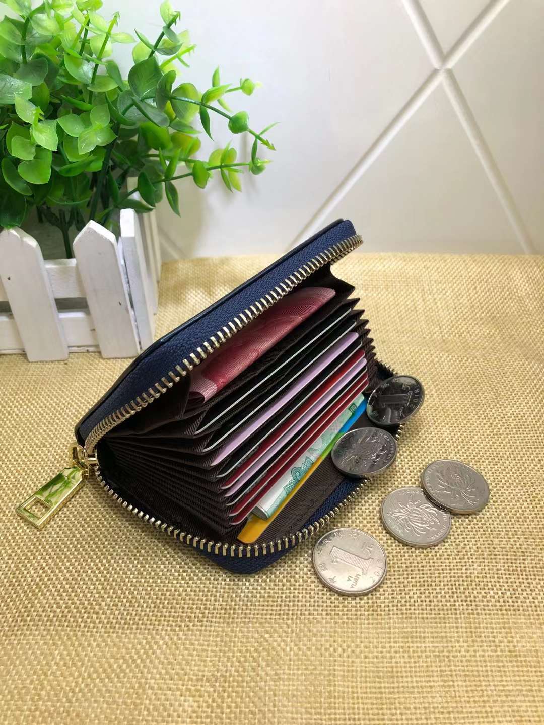 クロコダイル型押しアコーディオンミニ財布