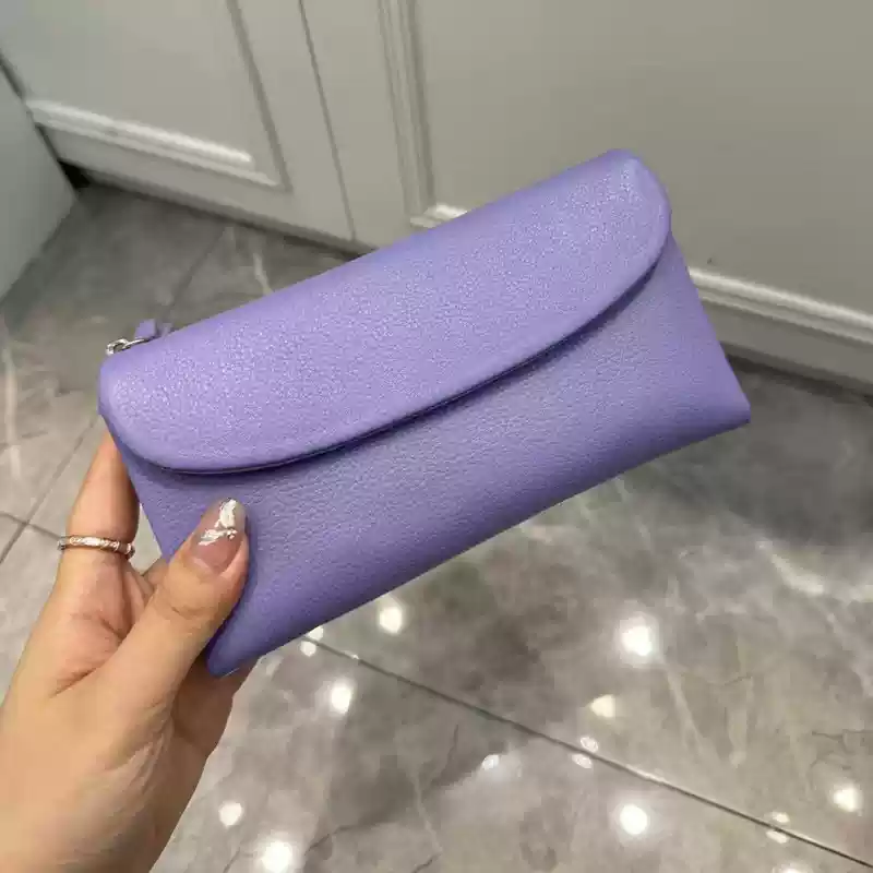 フェミニン牛革長財布