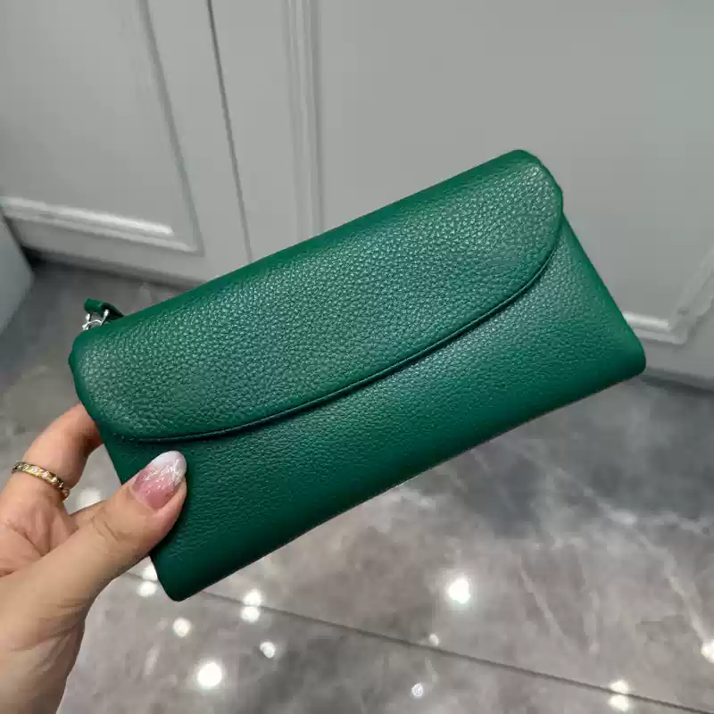 フェミニン牛革長財布