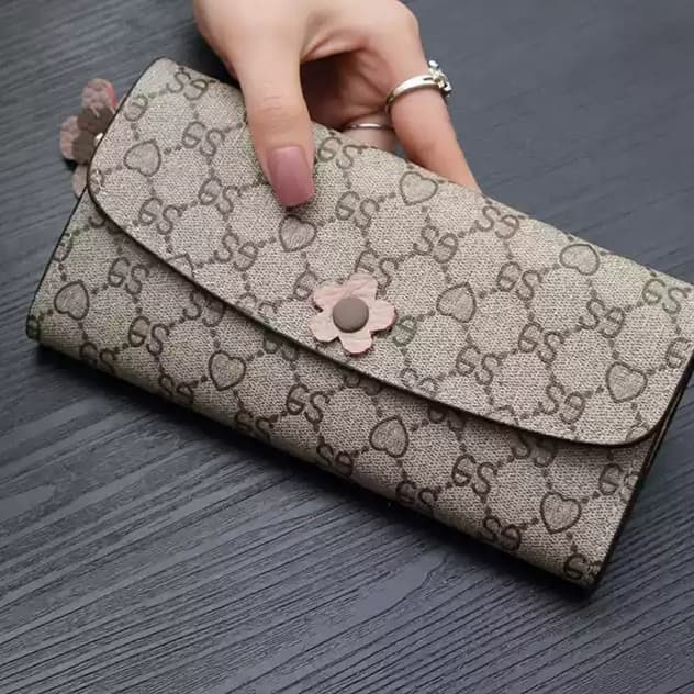 花飾り付きモノグラム柄長財布