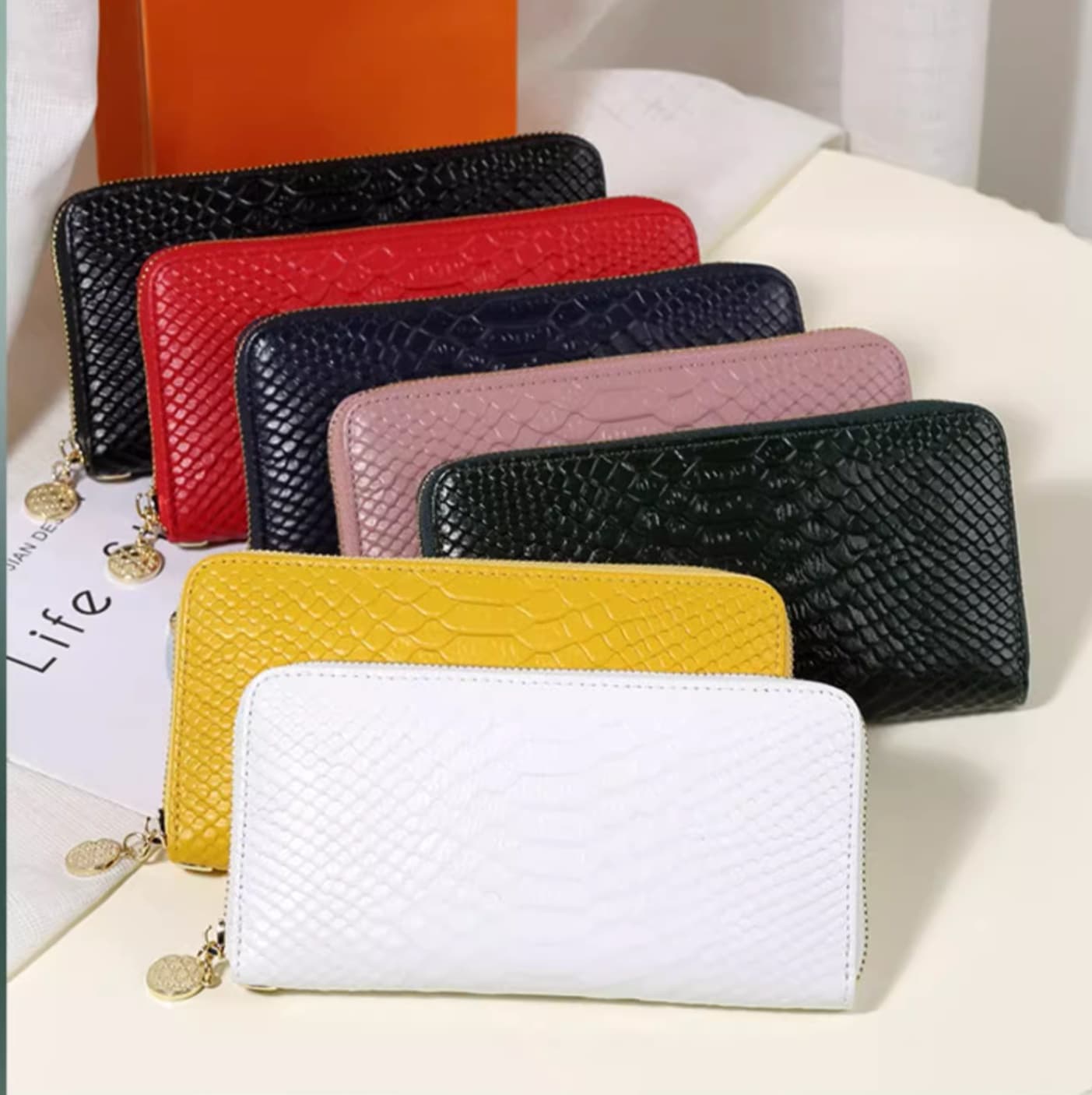 艶出しクロコダイル柄長財布