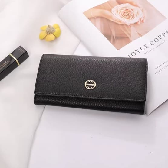 ブランドロゴ付き高級長財布