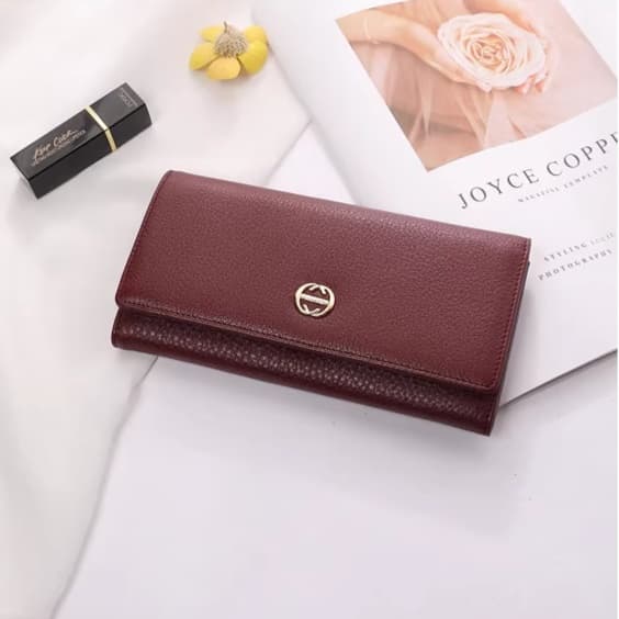 ブランドロゴ付き高級長財布