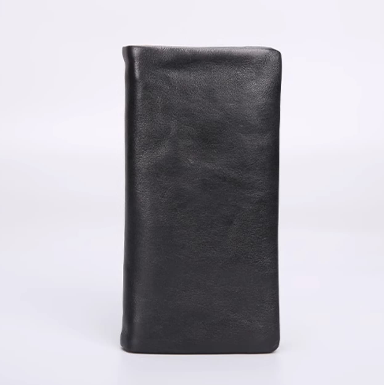 スマホも入る本革使用のシンプル長財布