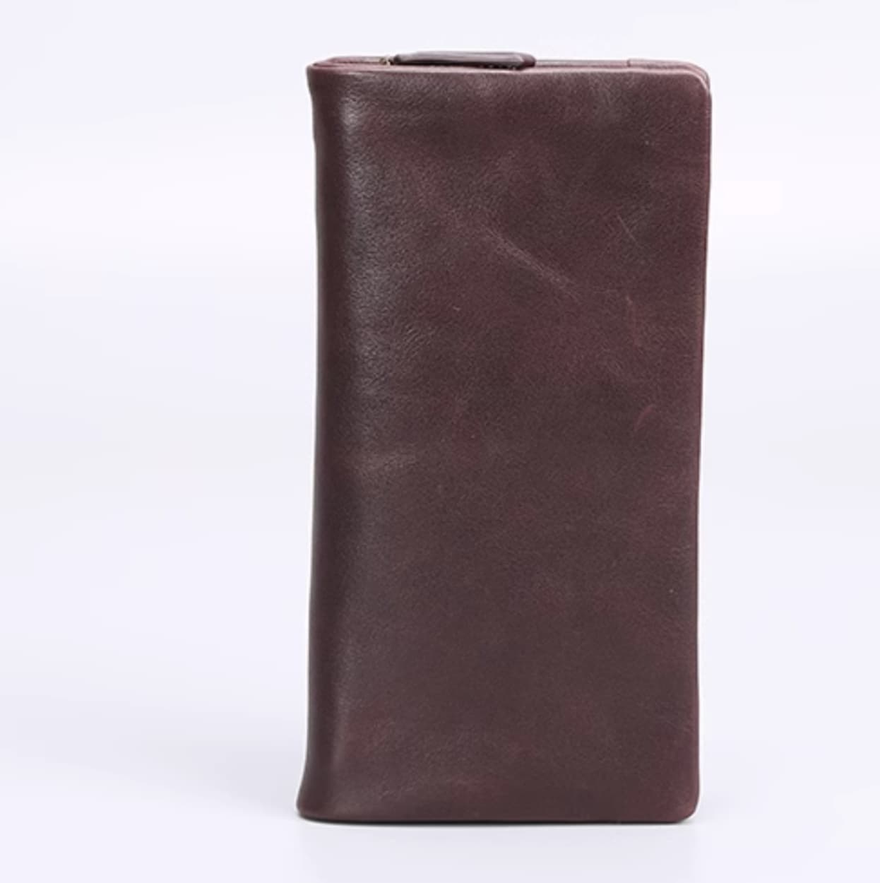 スマホも入る本革使用のシンプル長財布