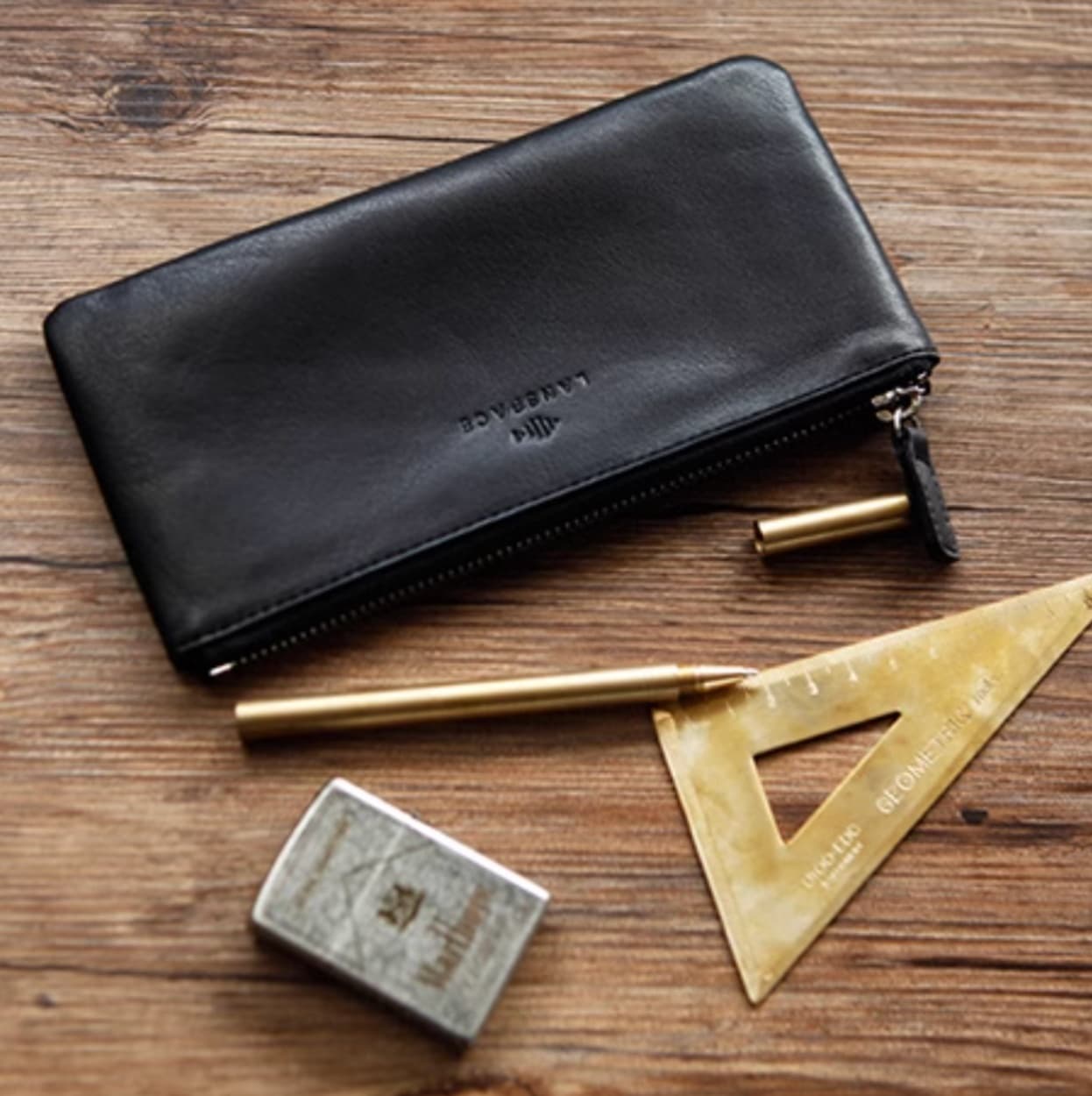 革製マルチポケットウォレット