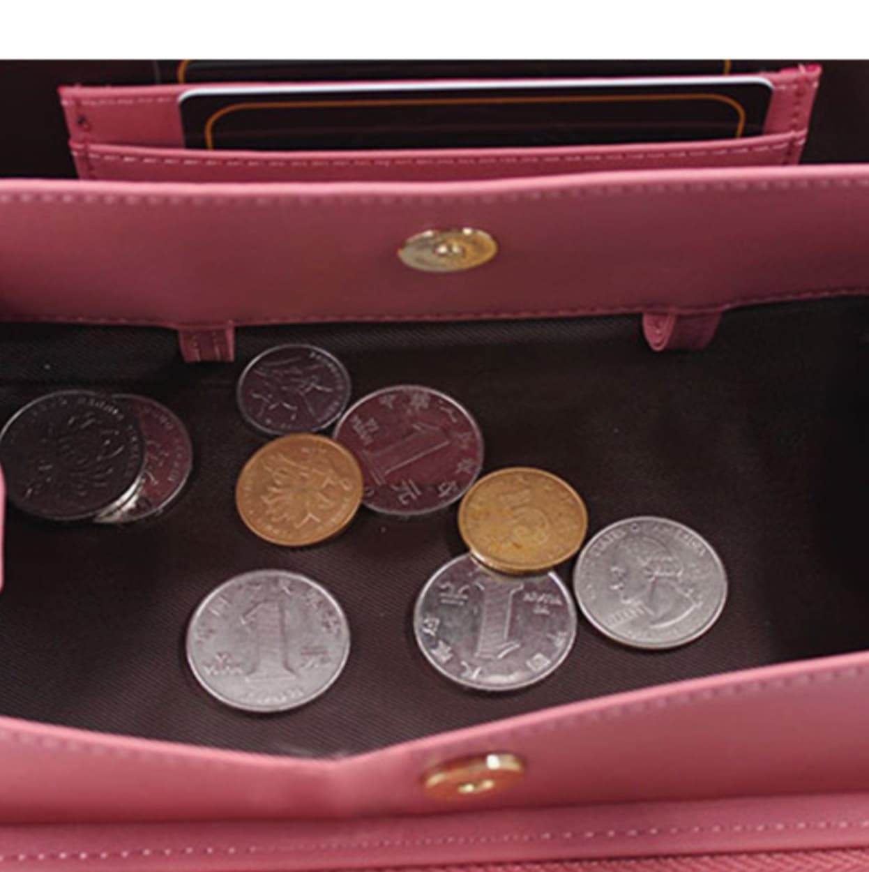 ブライトカラーのクロコダイル型押し長財布