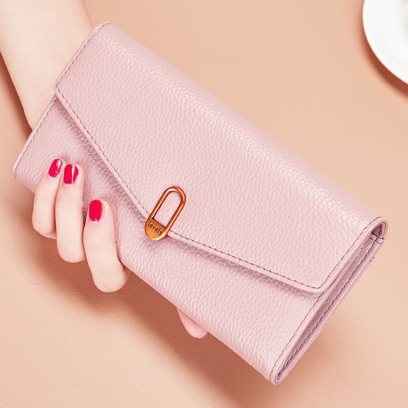 LOVELYボタンの本革フラップ長財布