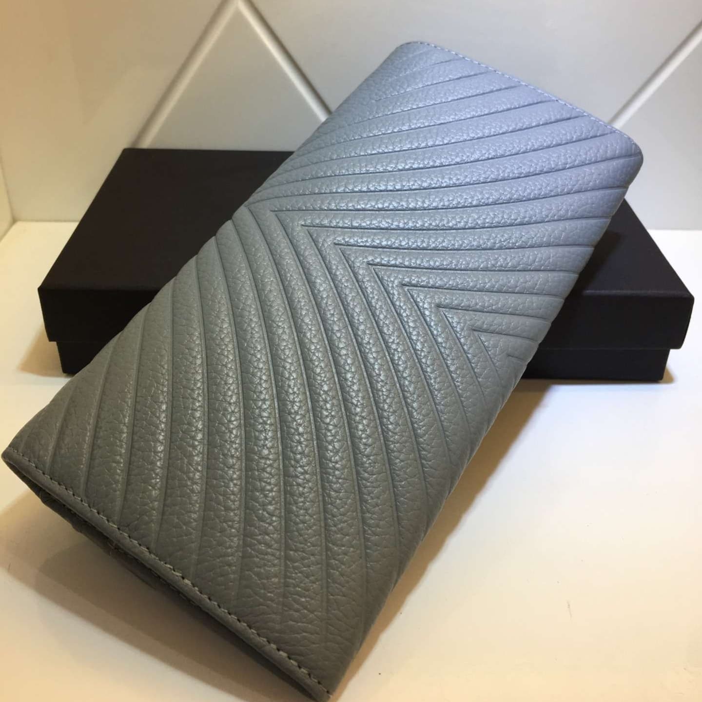 キルティング革長財布