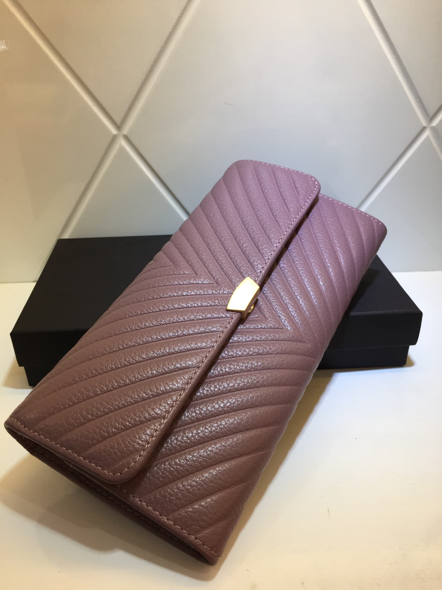キルティング革長財布