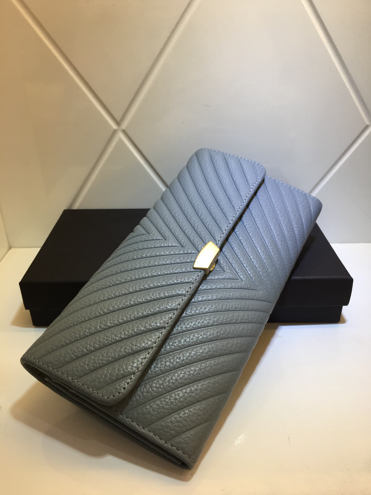 キルティング革長財布