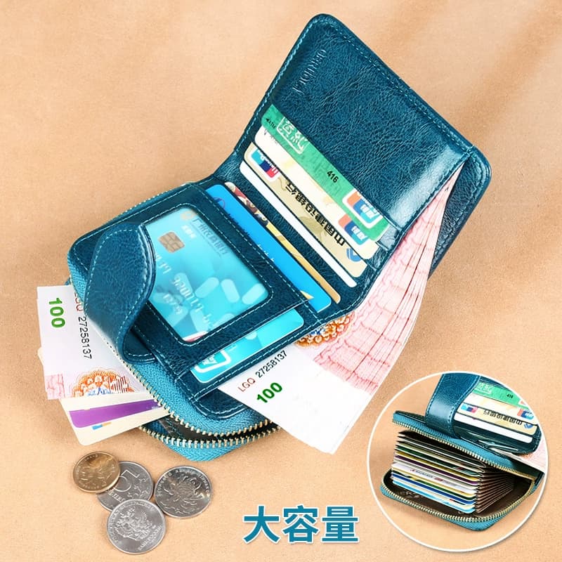 18枚のカードが収納できるコンパクト財布