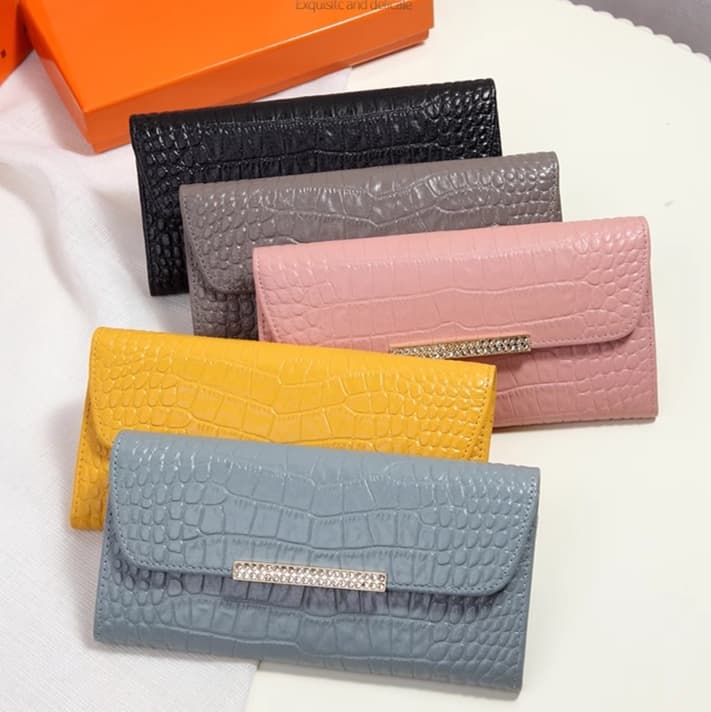 クロコダイル柄ラグジュアリー長財布
