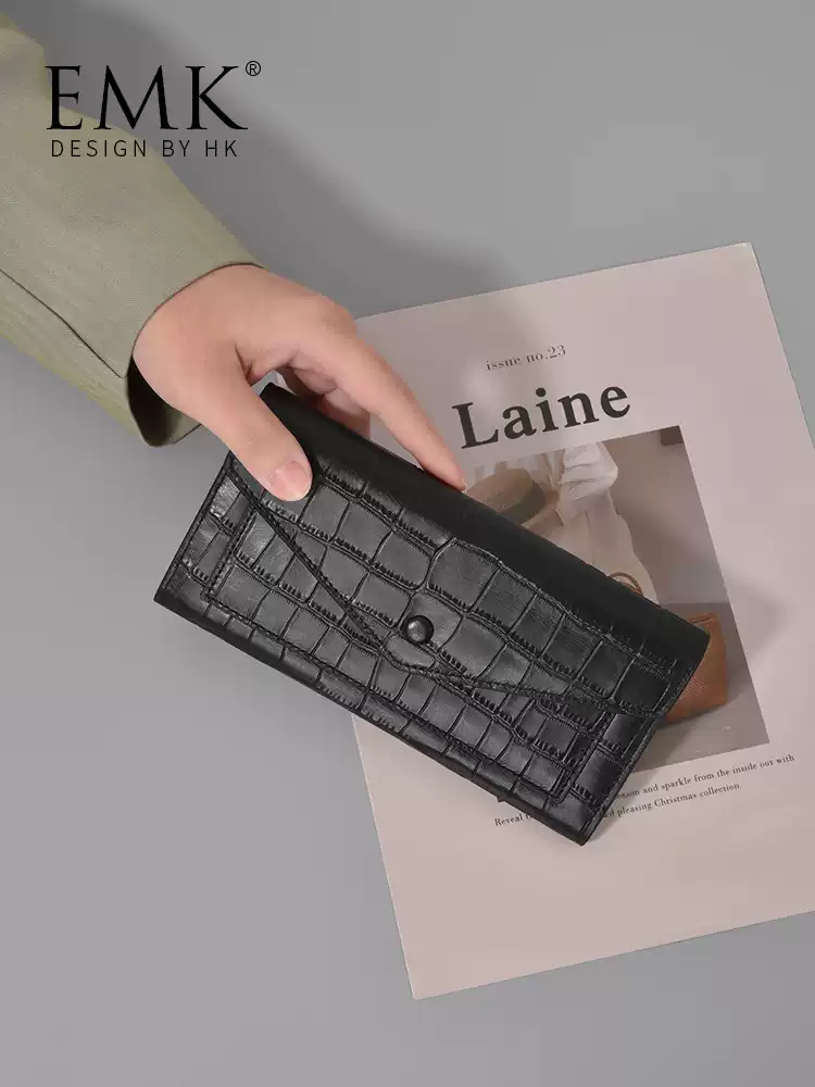クロコ型押しレター型長財布