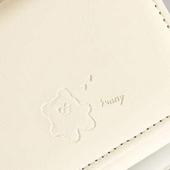 カワイイくまが刻印されたコンパクトな折りたたみ財布