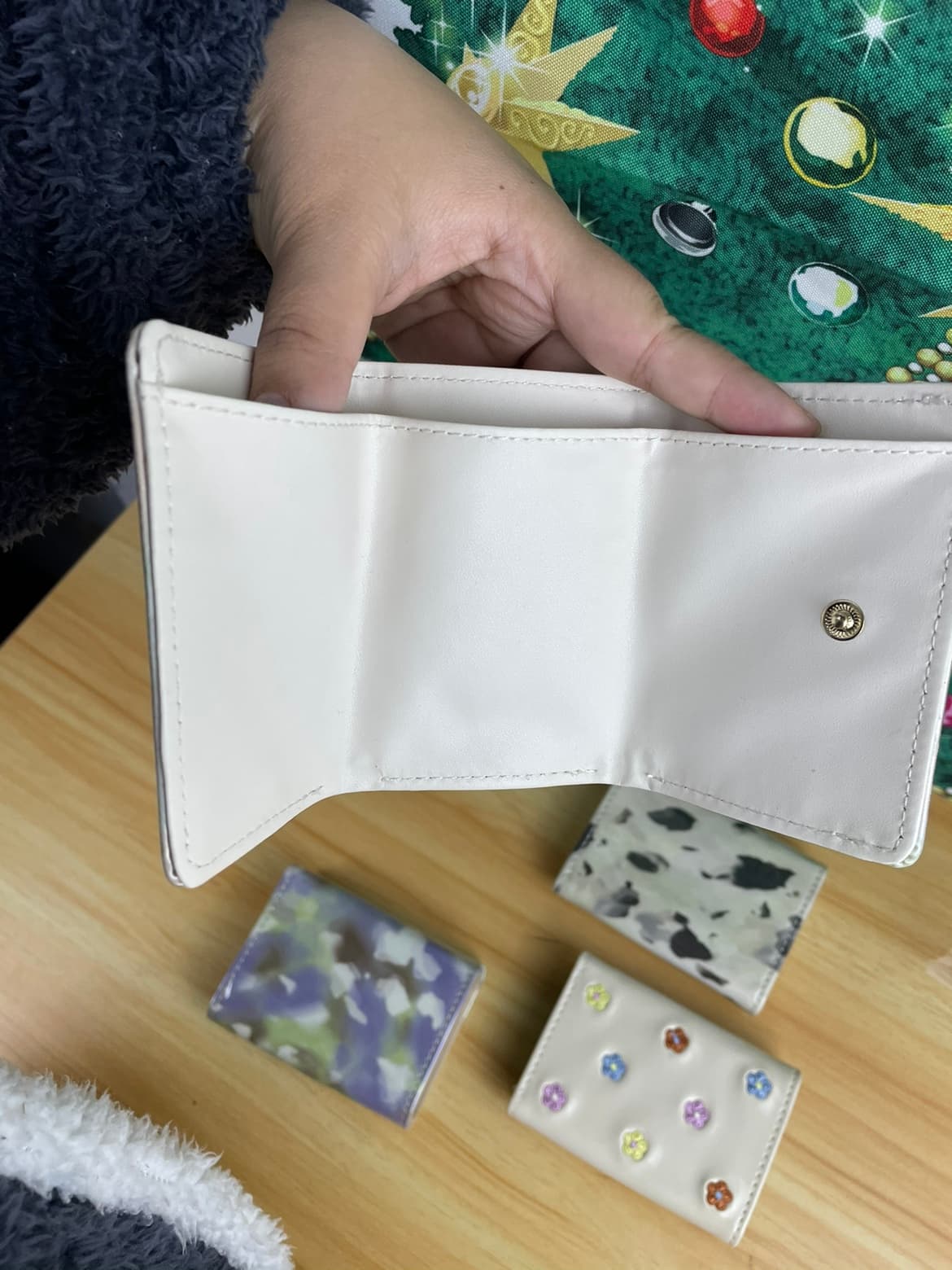 パステルカラーの三つ折り財布