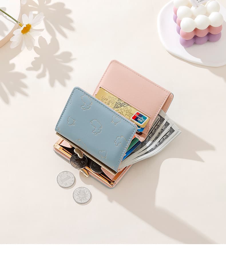 うさぎ模様の箔押し三つ折りミニ財布