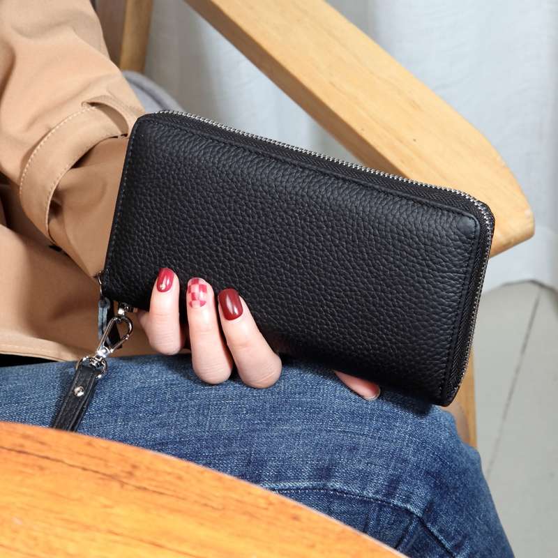 高級革のラウンドジップウォレット