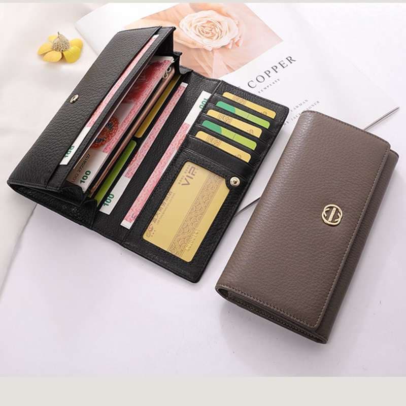 ブランドロゴ付き高級長財布