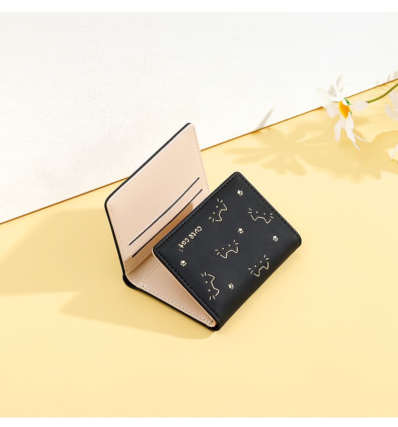 猫の箔押し三つ折り財布