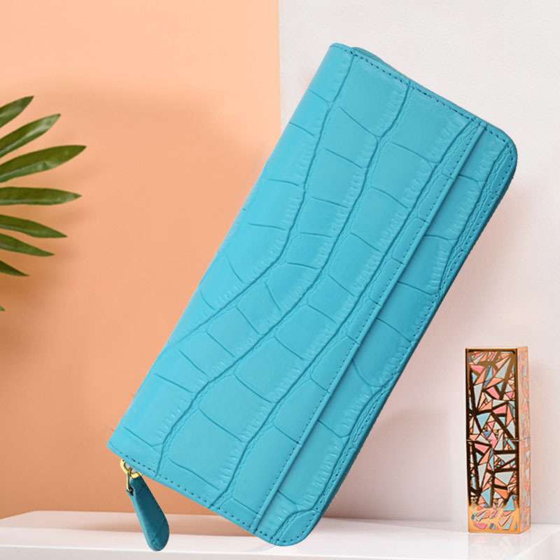 ブライトカラーのクロコダイル型押し長財布