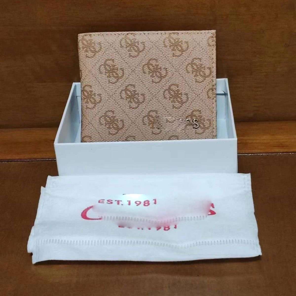 革財布 クラシック モノグラム 革二つ折り財布