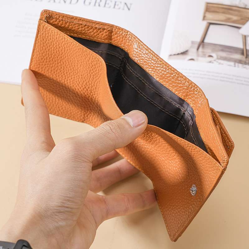 三つ折りラクラク収納ウォレット