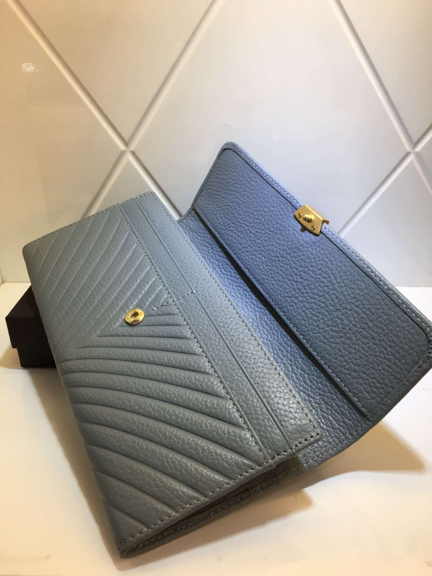 キルティング革長財布