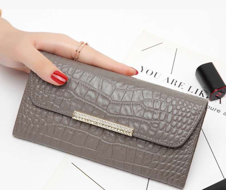 クロコダイル柄ラグジュアリー長財布