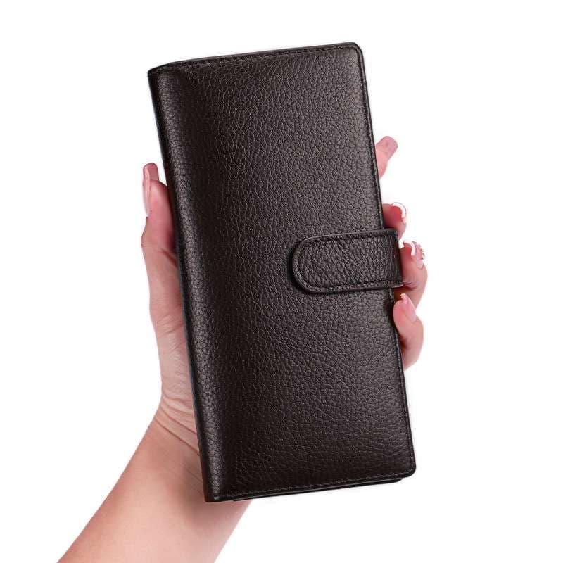 手によく馴染むソフト革の長財布