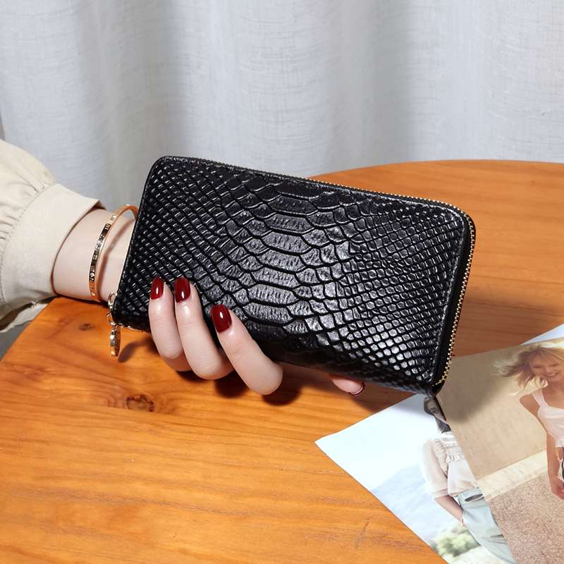 艶出しクロコダイル柄長財布