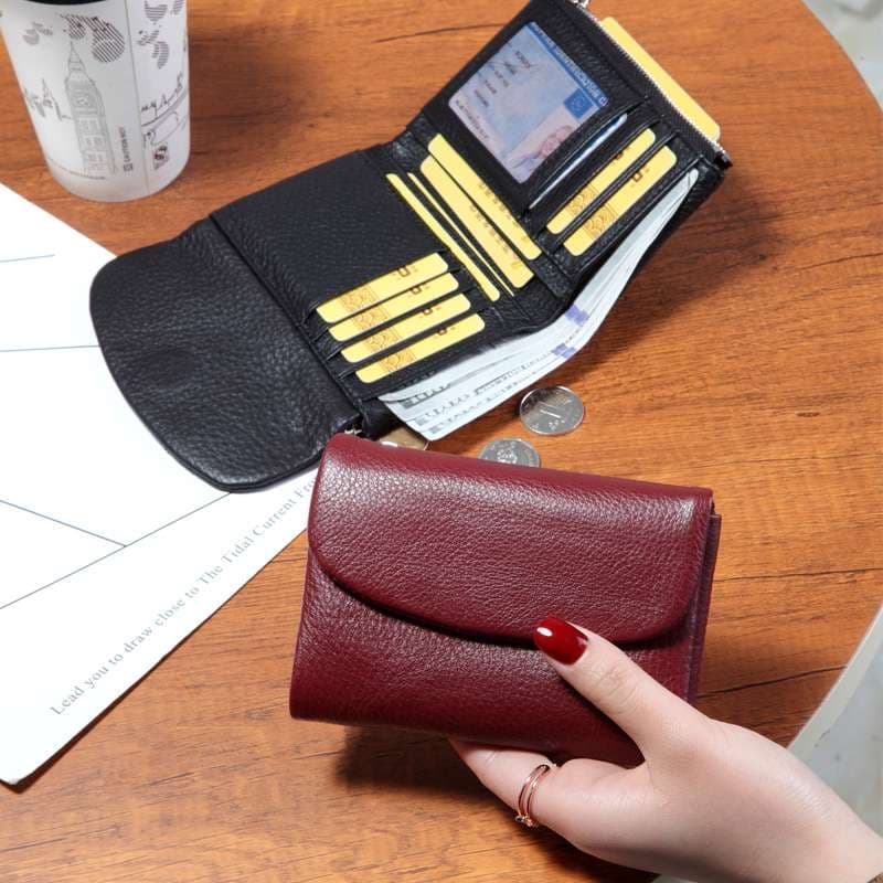 ラウンドフラップの革製コンパクト財布