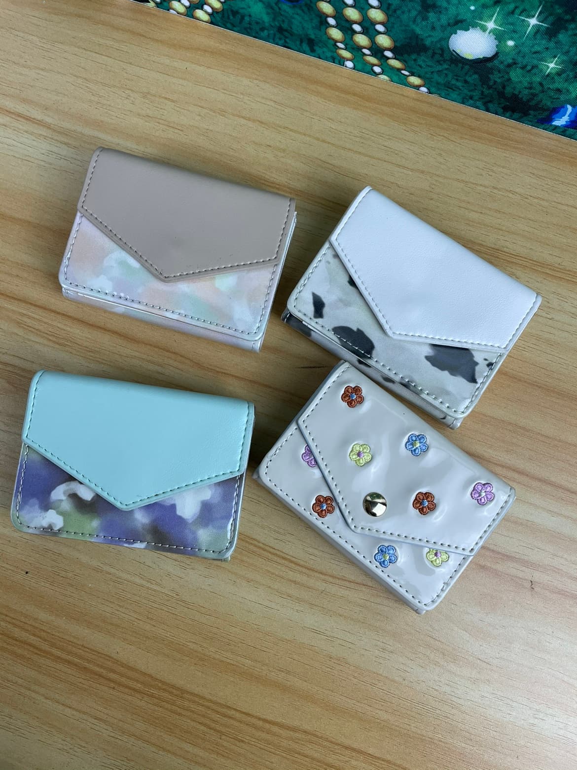 パステルカラーの三つ折り財布