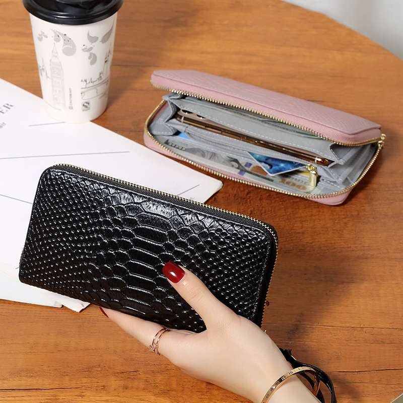 艶出しクロコダイル柄長財布