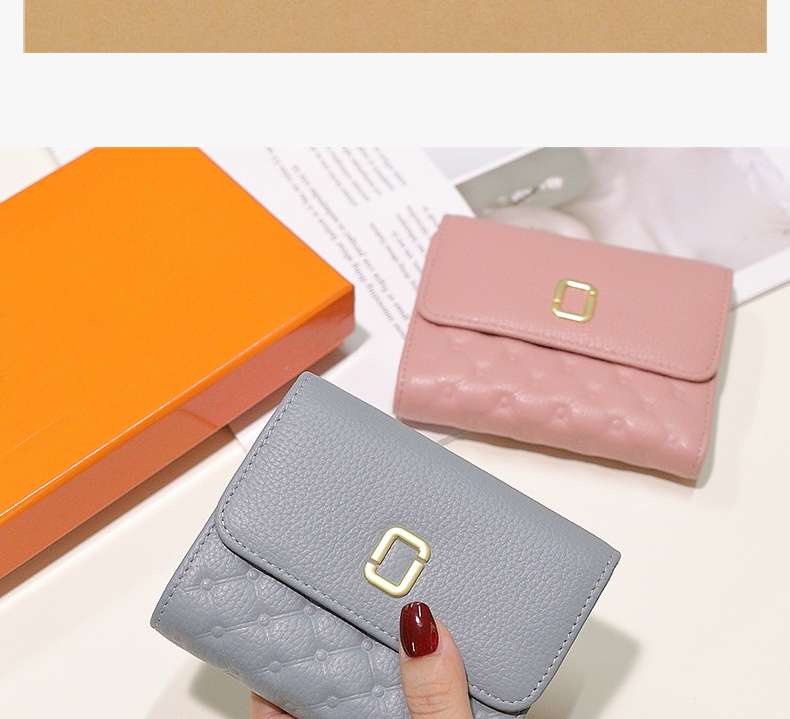 グレイッシュカラーの二つ折りミニ財布