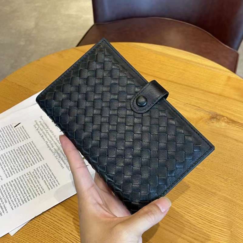 高級編み込み革ウォレット