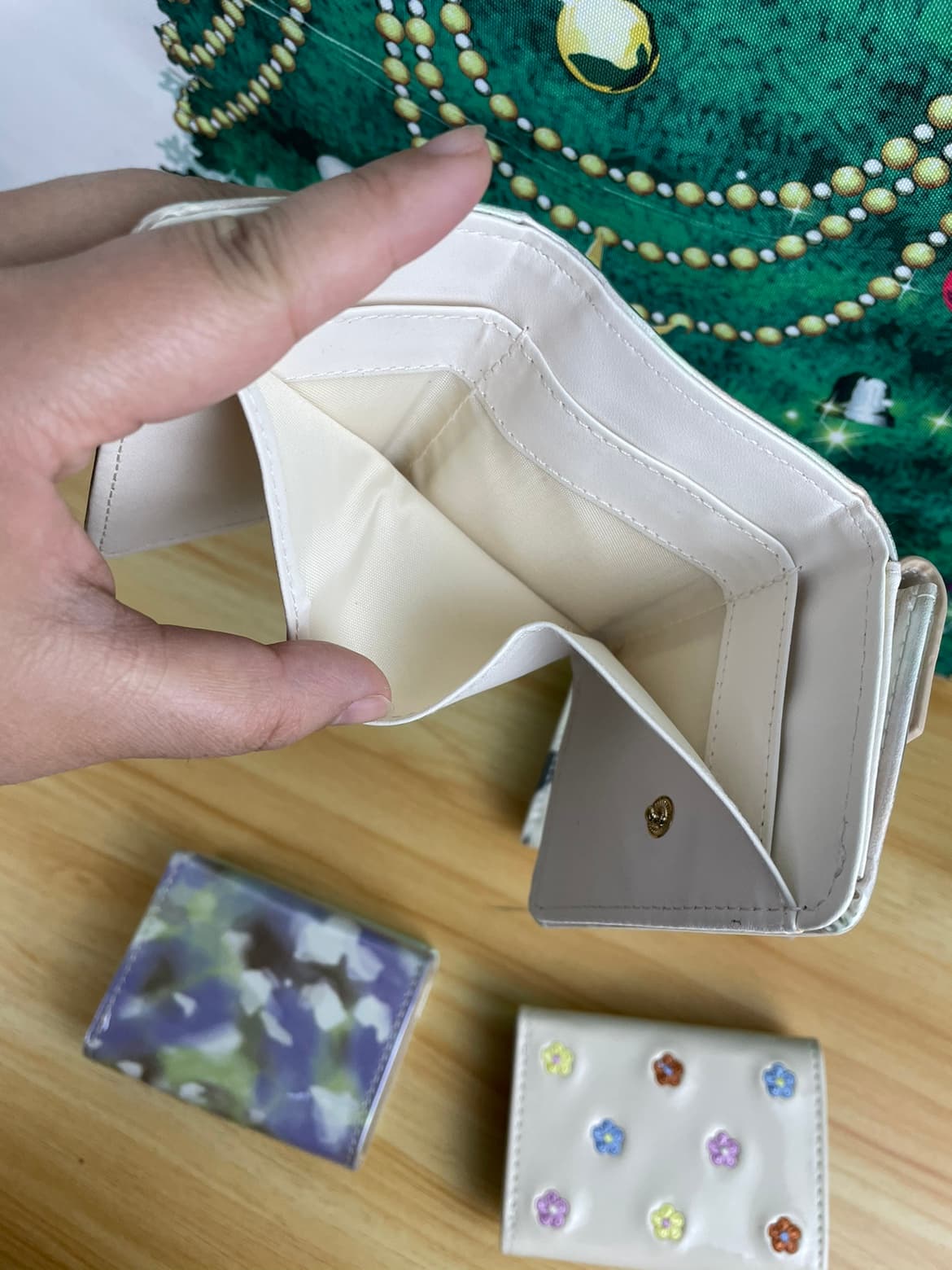 パステルカラーの三つ折り財布